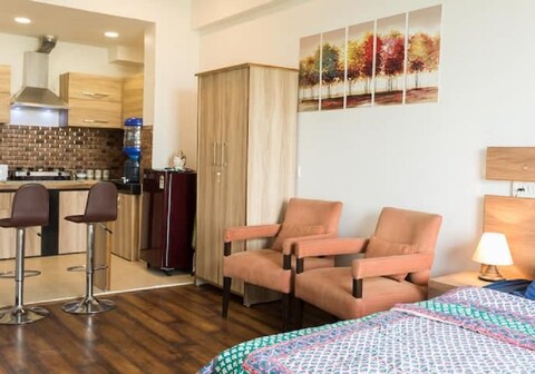 Studio 2 Fully Service Apartment near Airport
