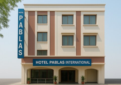 Hotel Pablas International (Near Metro)