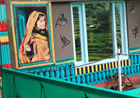 ROYAL BUCKS CAFE &HOMESTAY
