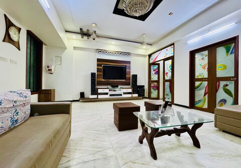 Private 4 BHK Villa near NESCO by Pravaas Stays