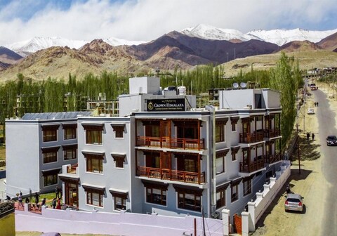 Hotel Crown Himalaya