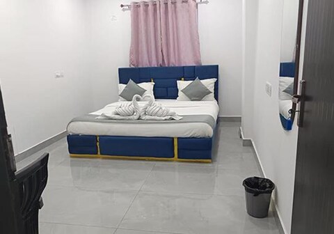 FabHotel High Rise Near Airport