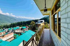 Airship Hostel |Rooms Dorms and Cafe with Hill View, Manali Airship Hostel |Rooms Dorms and Cafe with Hill View, Manali
