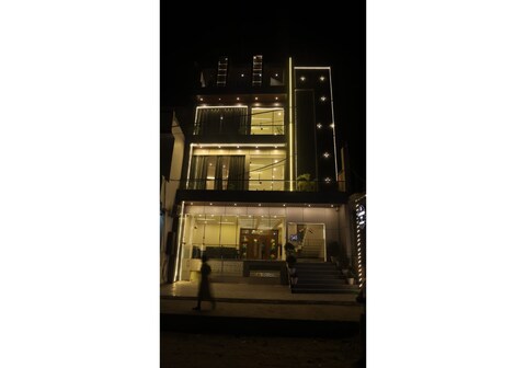 HOTEL R. Raghavam