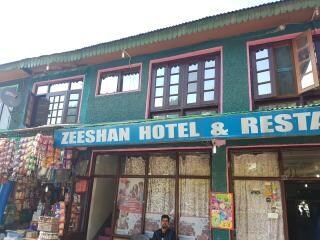 Zeeshan Hotel