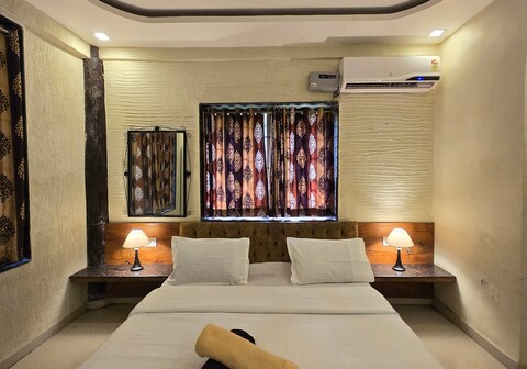 Mount Bungalows 6 bhk luxury private pool Villa