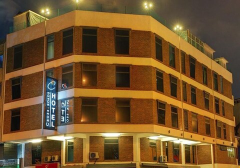 Hotel O Crossroads Hotel