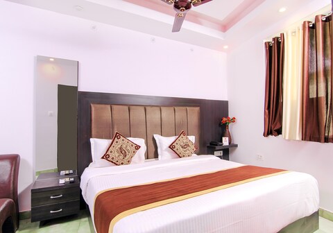 OYO Flagship 13652 Hotel Rajput