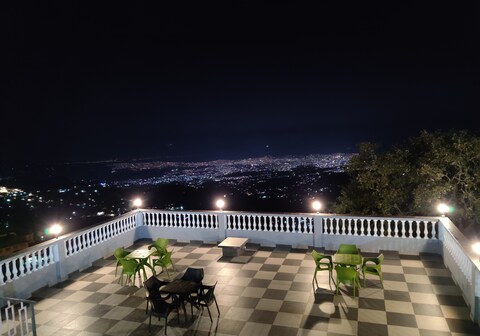 Macquary Inn | Mall Road