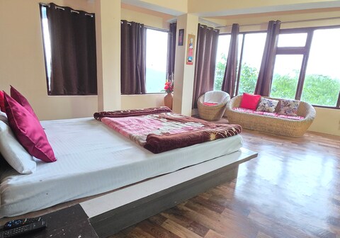 Hotel Himgiri Snow Valley