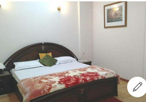 Entire 1 BHK AC lads Luxury near Pari Chowk Greater Noida