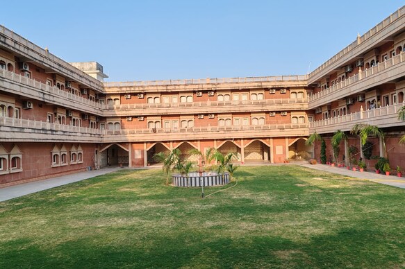 HOTEL RAJWADA PALACE
