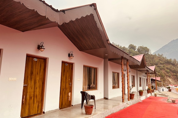 La Fiyoli Resort (10Kms Distance From Kedarnath Trek Start Point) - Phata , Kedarnath