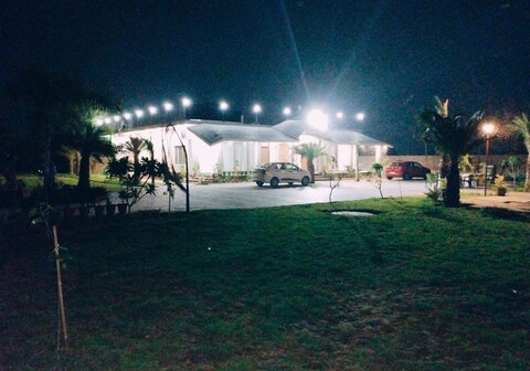 Apple luxury with private pool