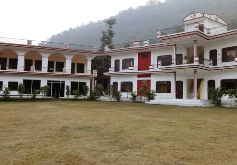 Palm Holiday and Resort