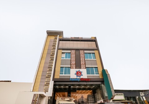 HOTEL O RADHIKA PALACE