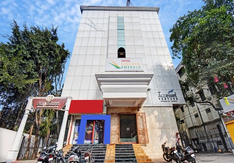 Super Townhouse Hotel Golden Emerald