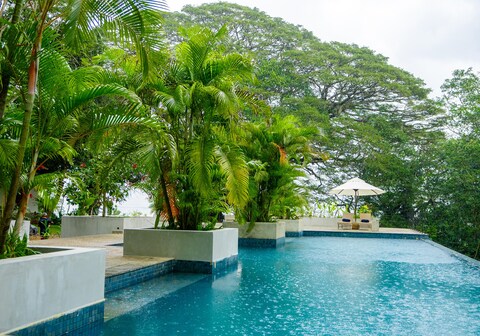 Clodagh Manor House by Seven Angels