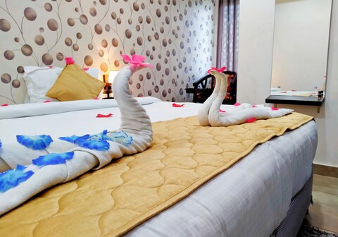 RED CARPET HOTEL AND BANQUET