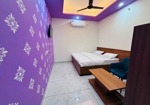 Radhe Hotel & Restaurant