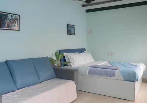 Phulwari Entire 6 BHK Bungalow By Zenia