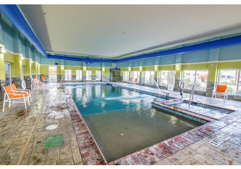 Holiday Inn Express & Suites Raymondville, an IHG Hotel