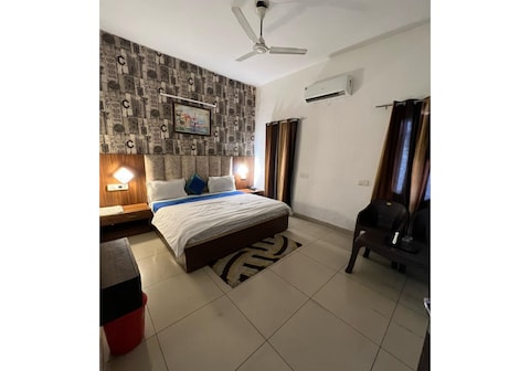 A star Ferozepur Road