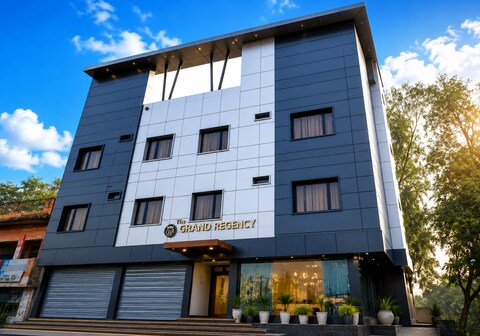 THE GRAND REGENCY