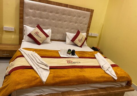 Hotel Red Huts Continental