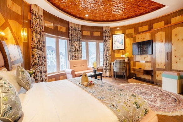 Palette Hotel Cecil by CheckIn, Srinagar