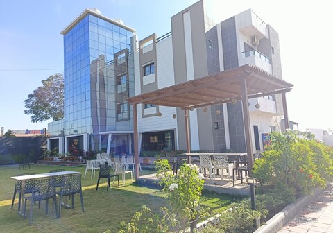 vasudev hotel