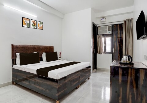 Collection O Sector 7 Rohini Formerly Giriraj Residency