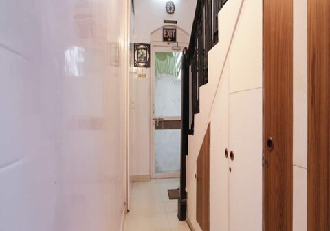 Modern Ensuite Room in Boutique Home Ballygunge