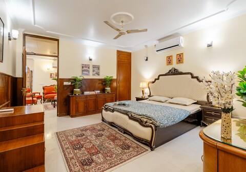 Quaint 2BHK Penthouse 2700 sq ft near Lotus Temple