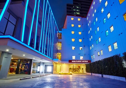 Easy Planet Bangkok Surawong