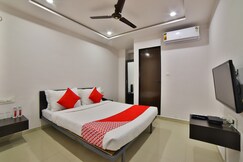 OYO Flagship 28032 Hotel Blue Trio, Surat OYO Flagship 28032 Hotel Blue Trio, Surat