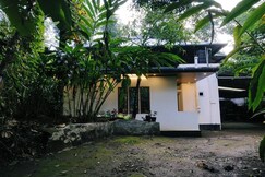 Suryas home stay, Munnar Suryas home stay, Munnar