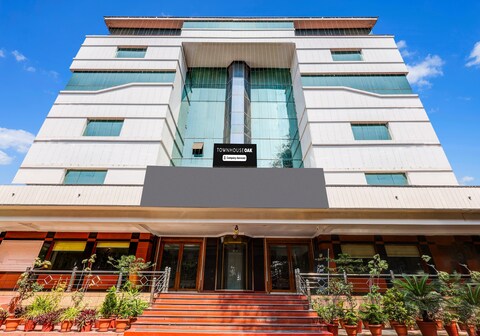 Townhouse OAK Vibe Vacation Hotels