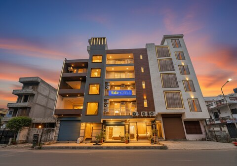 FabHotel Sparkling - Nr. Yashobhoomi Convention Centre
