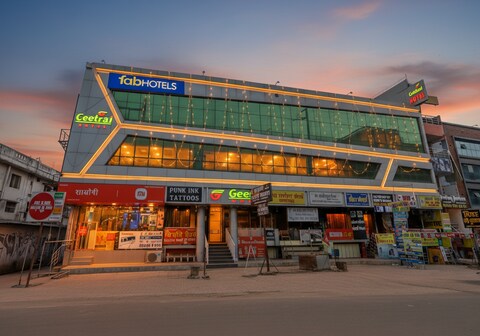 FabHotel Geetraj Palace