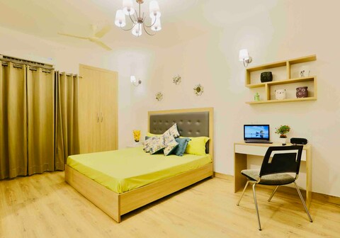 The Metro Square Apartment | Rooms & Pool