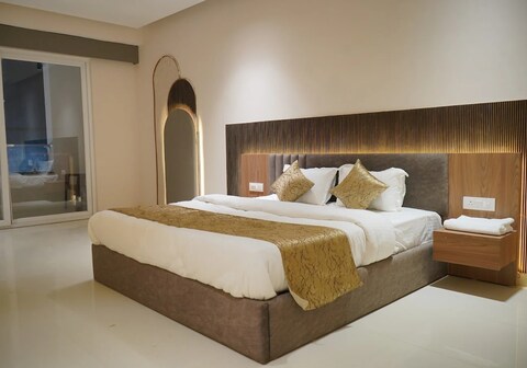 The Glory Riverside Resort