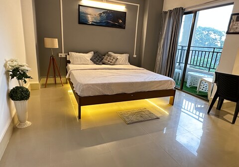 La Club view master bedroom with balcony