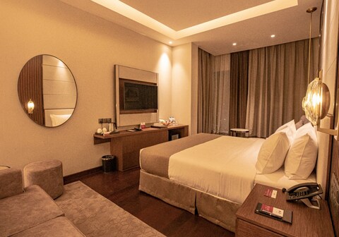 Best Western PLUS Runway