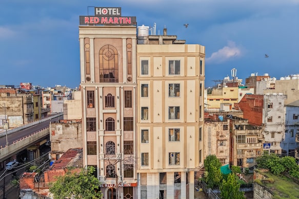 Red Martin 2 Min Walk from Golden Temple