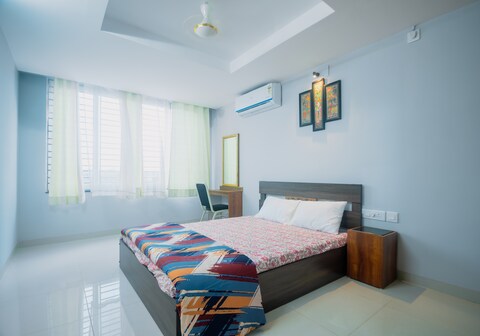 Cornerstone || Modern Studio Entire Apartments || 2Mins From CARE Hospital