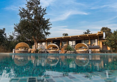 Outpost 12, A Sinali Experience