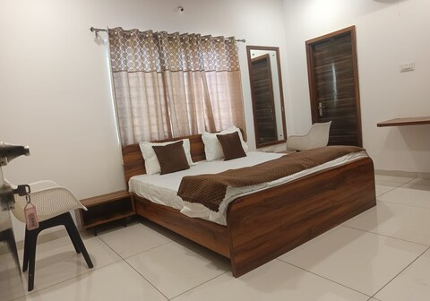 Vaatsalya Rooms