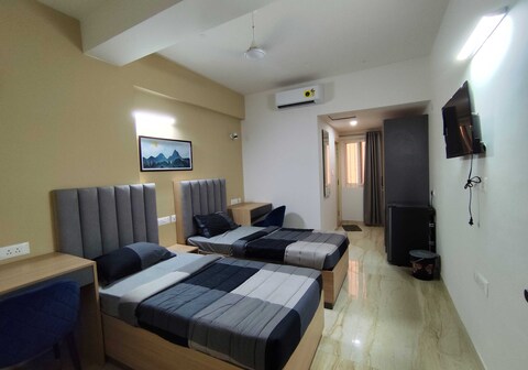 Super Collection O Local Square Karle Town