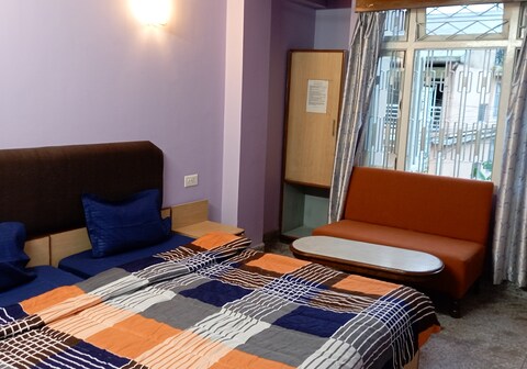 Hotel Travellers Inn